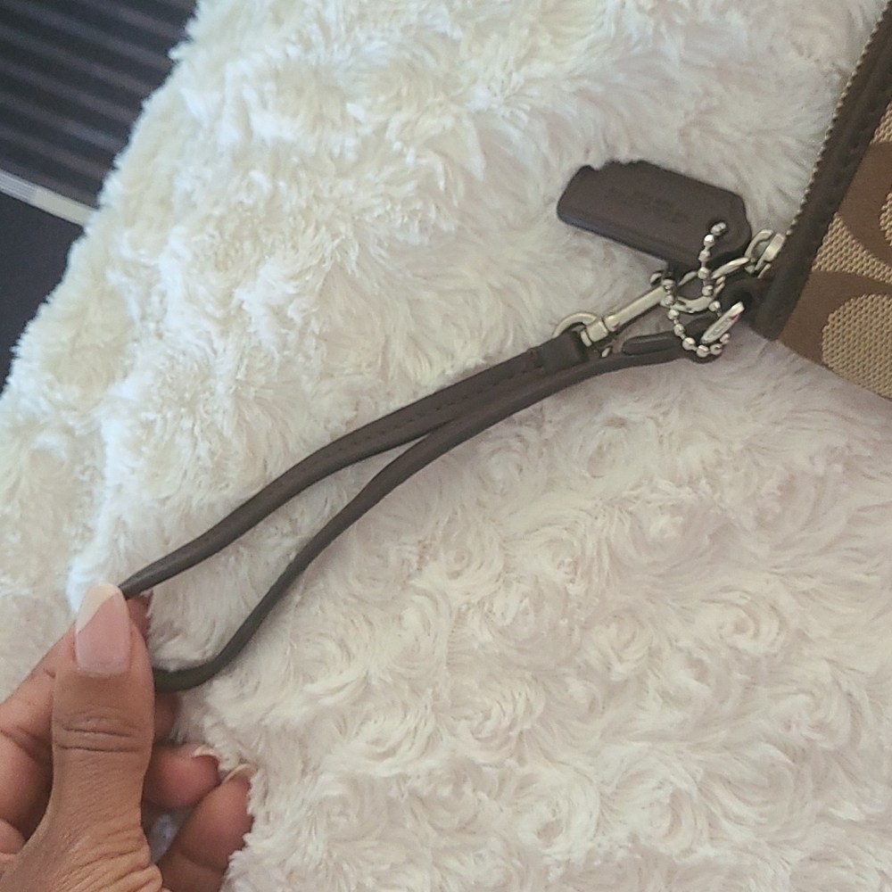 Coach wristlet - Picture 3 of 4